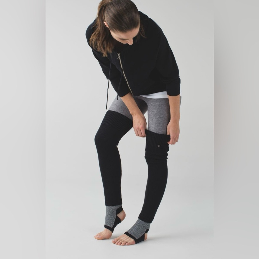 NEW WITH TAGS LULULEMON LEG WARMERS